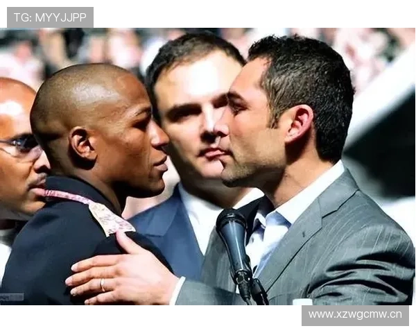 弗洛伊德·梅威瑟在家录视频，背景居然是一排私人飞机——我点外卖都不好意思了